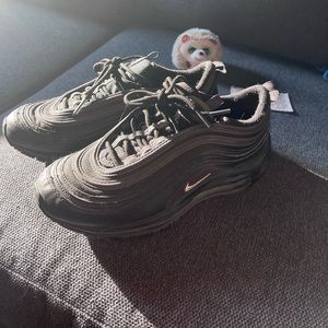 6.5 Y SIZE 7 IN WOMANS